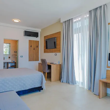 Maresole Beachfront Panzió 3*