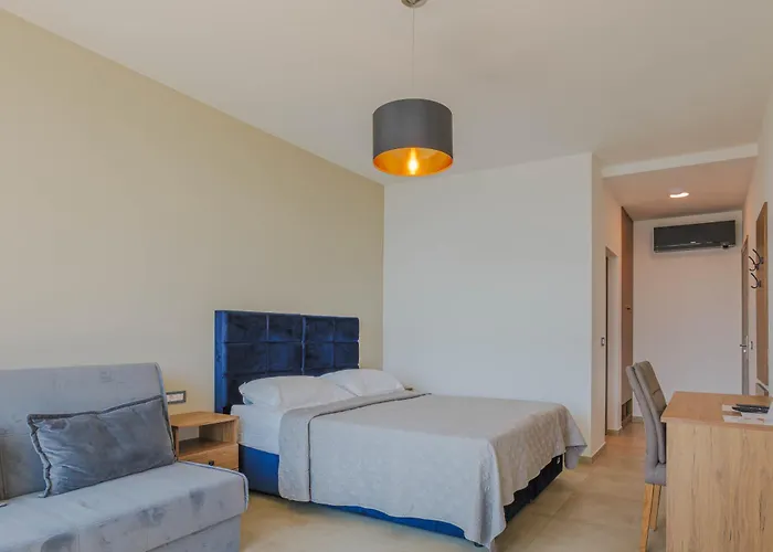 Maresole Beachfront Bed & Breakfast 3*