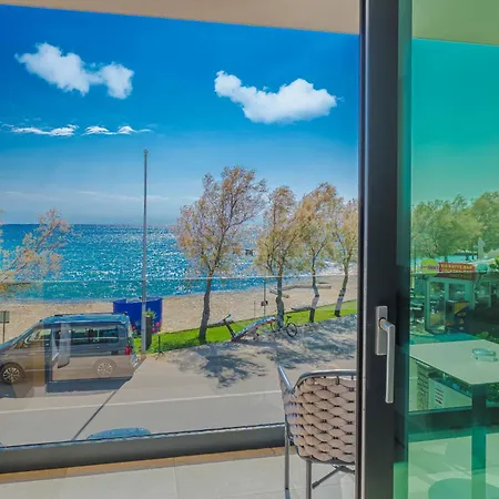 Maresole Beachfront ポレッチ