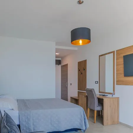 Maresole Beachfront 3* ポレッチ