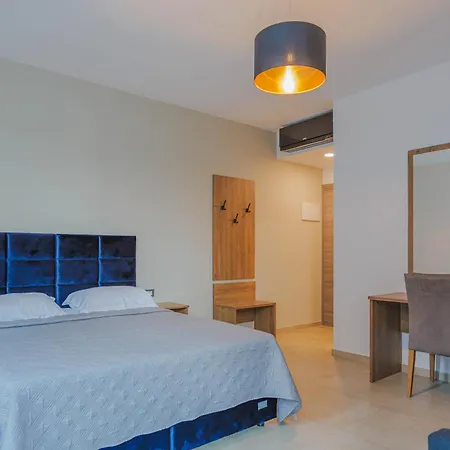 Maresole Beachfront 3* ポレッチ