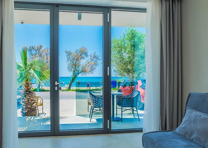 Maresole Beachfront לינה וארוחת בוקר 3*