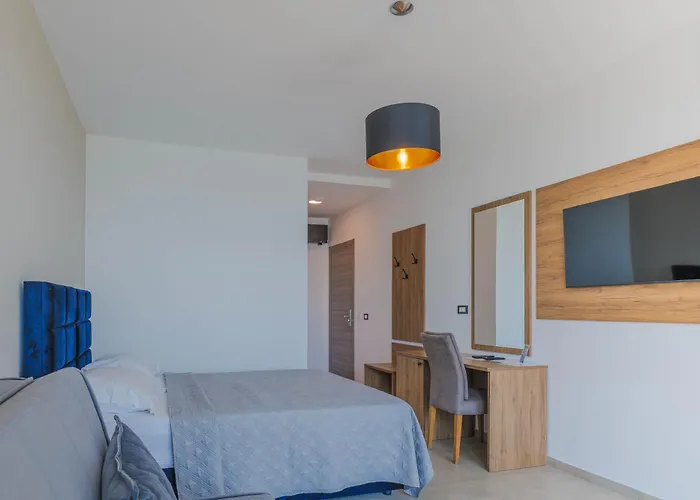 Maresole Beachfront 3* פורץ